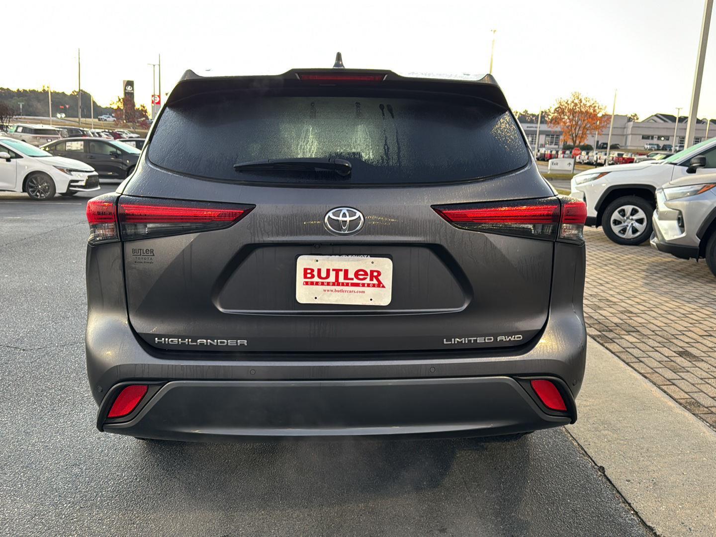 2023 Toyota Highlander Limited photo 4