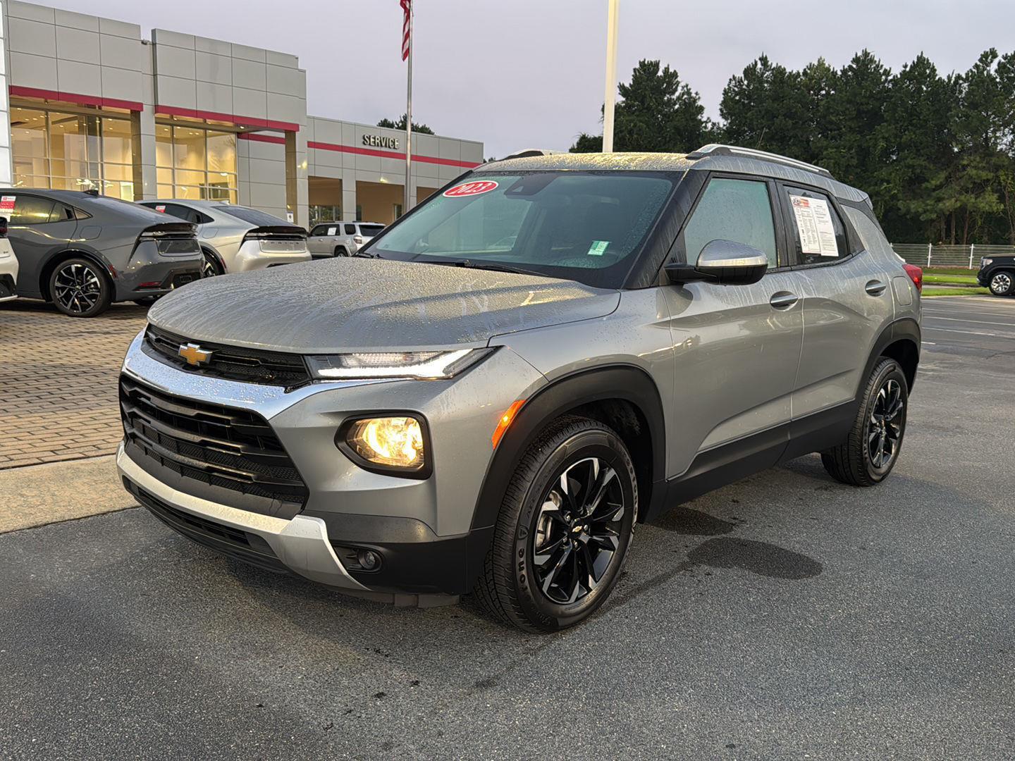 2023 Chevrolet Trailblazer LT photo 2