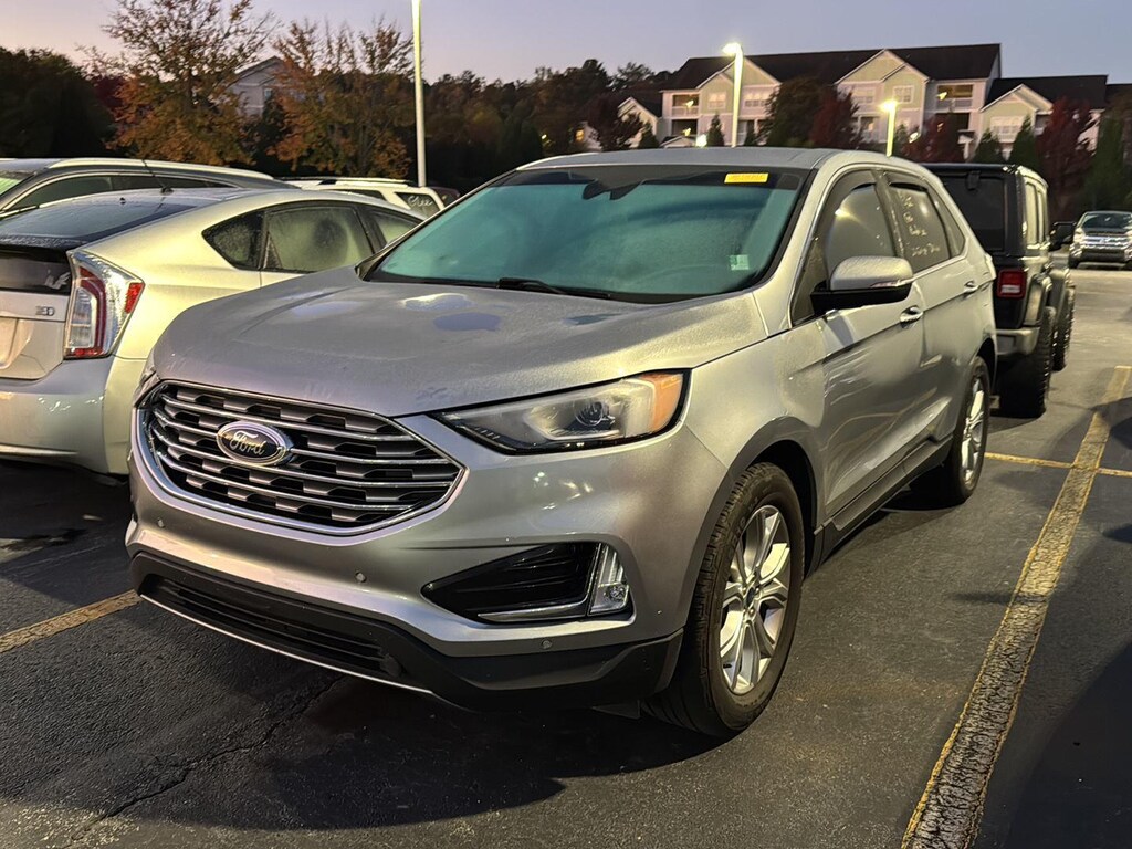 2022 Ford Edge Titanium photo 3