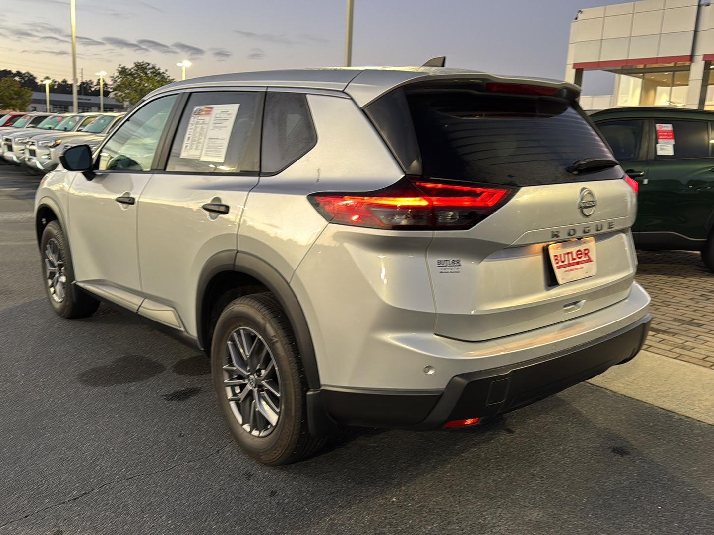2025 Nissan Rogue S photo 3