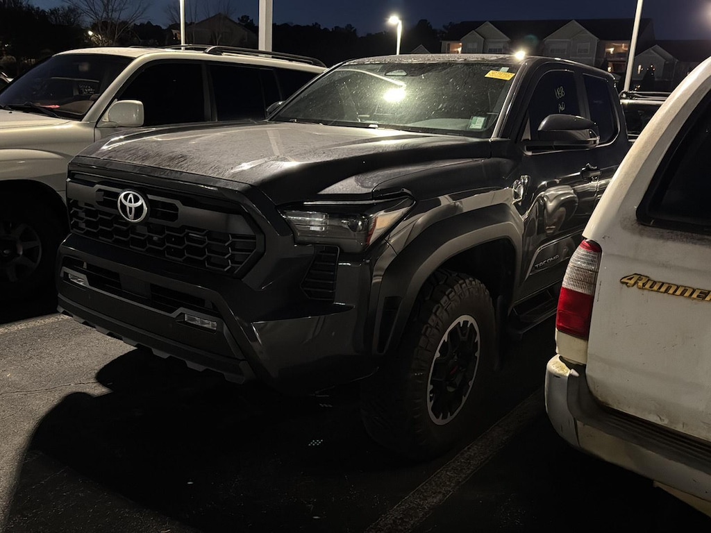 2024 Toyota Tacoma TRD Off-Road photo 2