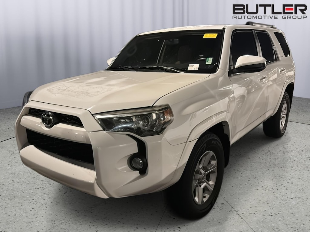 2019 Toyota 4Runner SR5 photo 2
