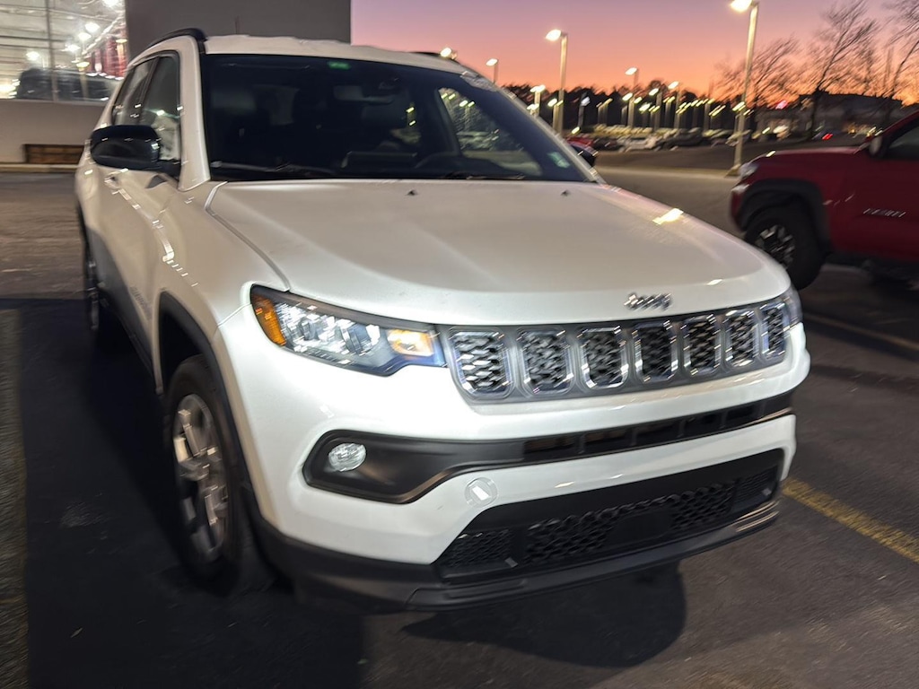 Used 2024 Jeep Compass Latitude SUV