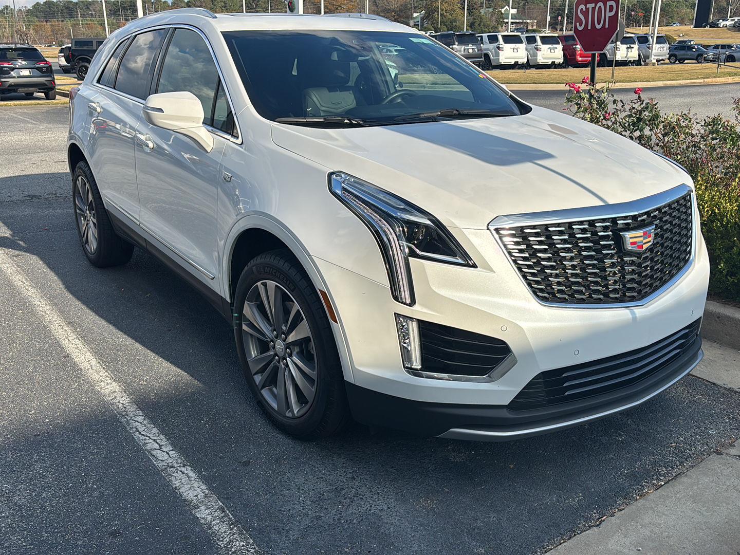2025 Cadillac XT5 Premium Luxury photo 2