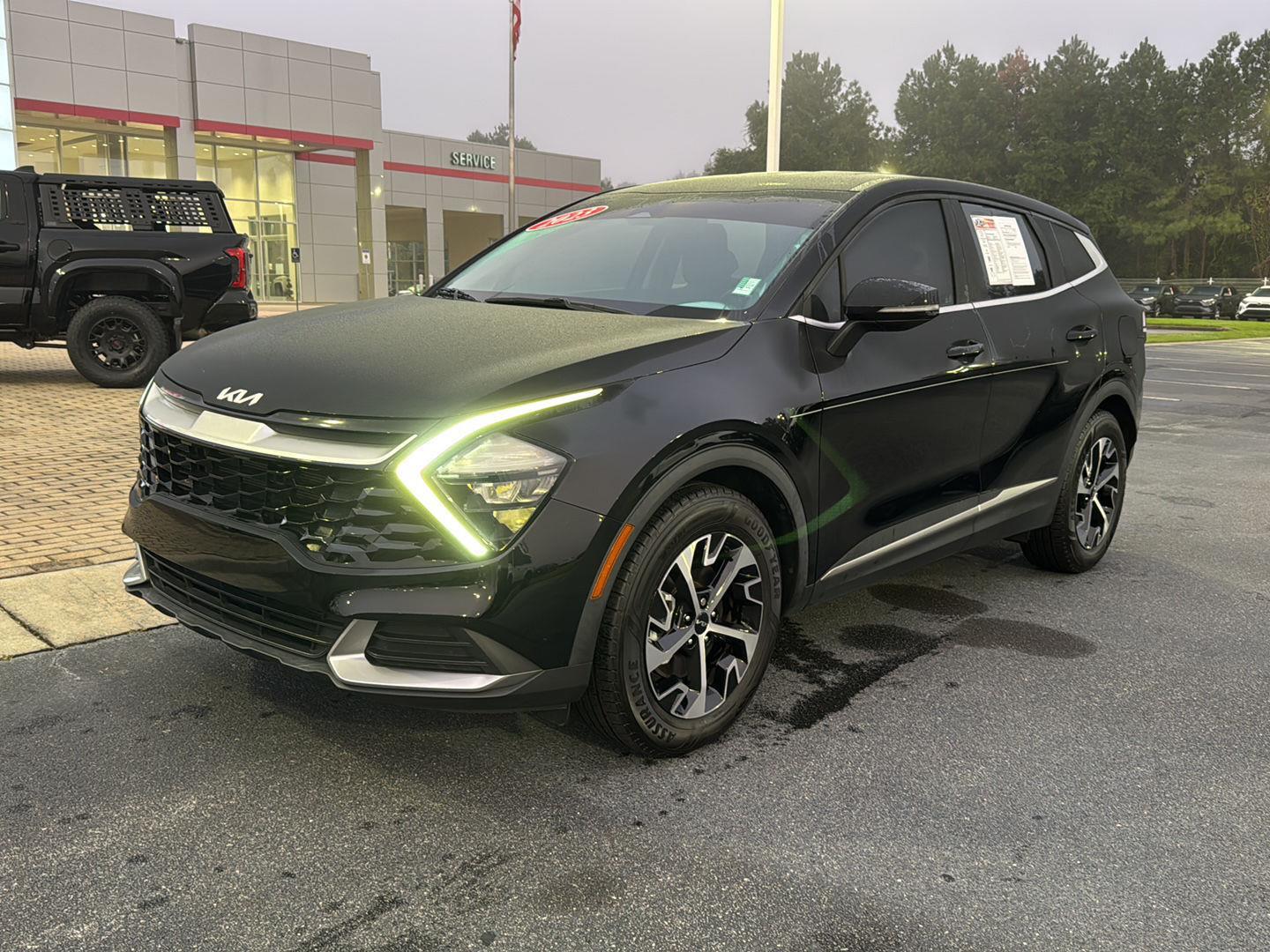 2023 Kia Sportage EX photo 2