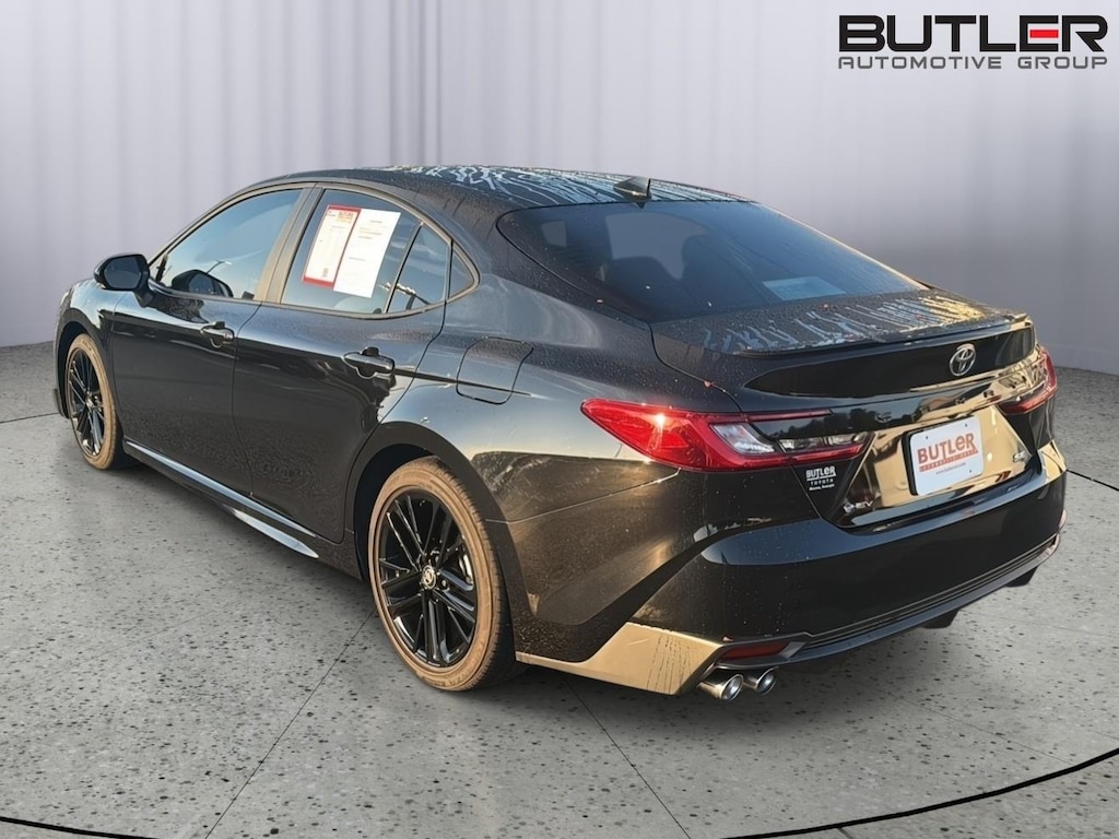 Used 2025 Toyota Camry SE Sedan