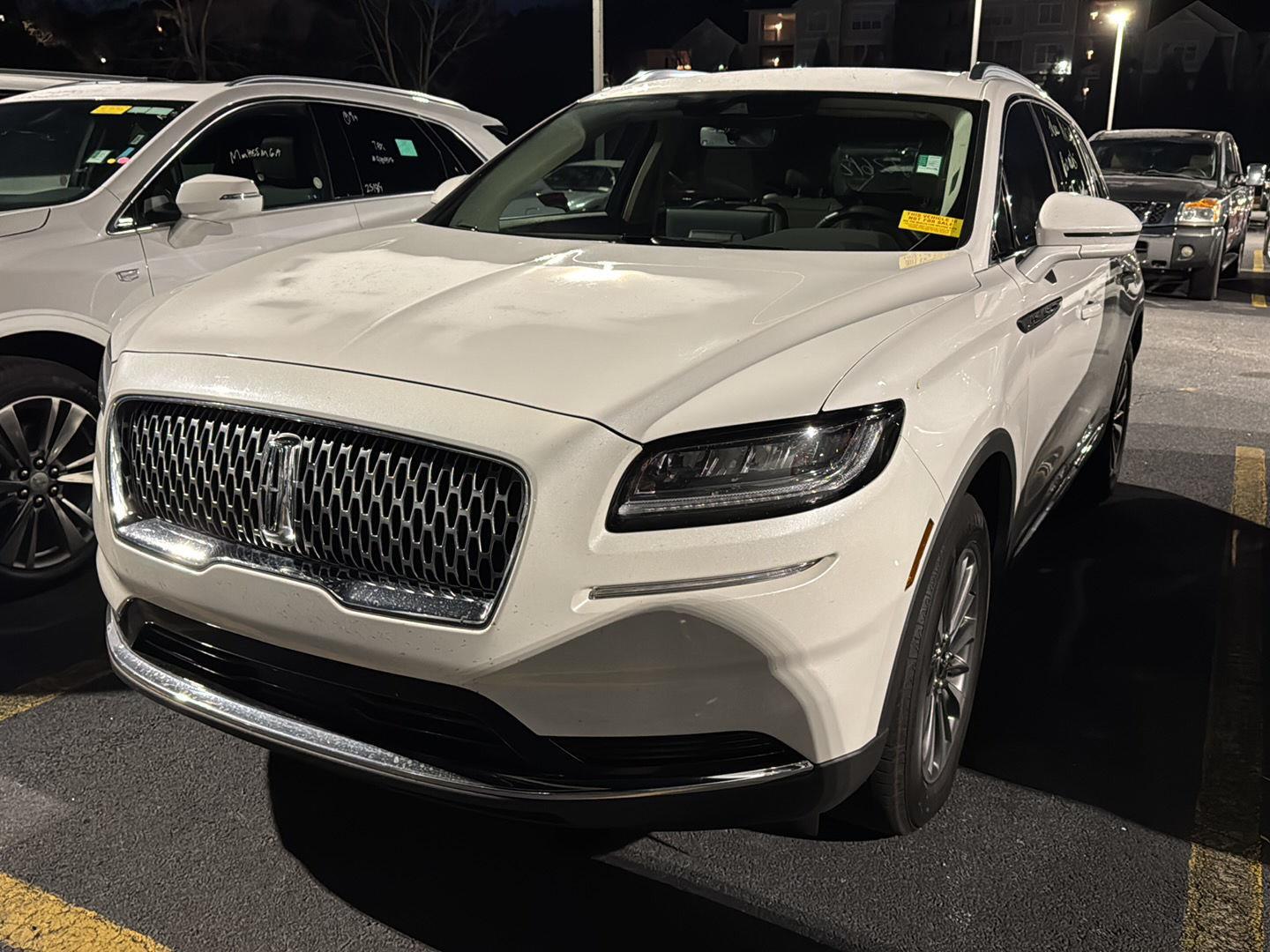 2022 Lincoln Nautilus Standard photo 2