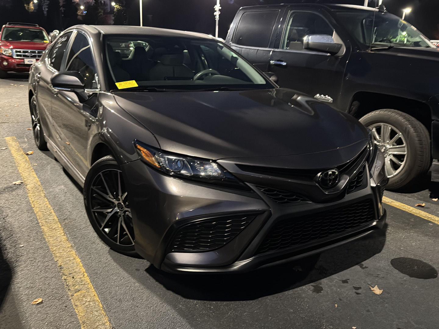 2023 Toyota Camry SE photo 3