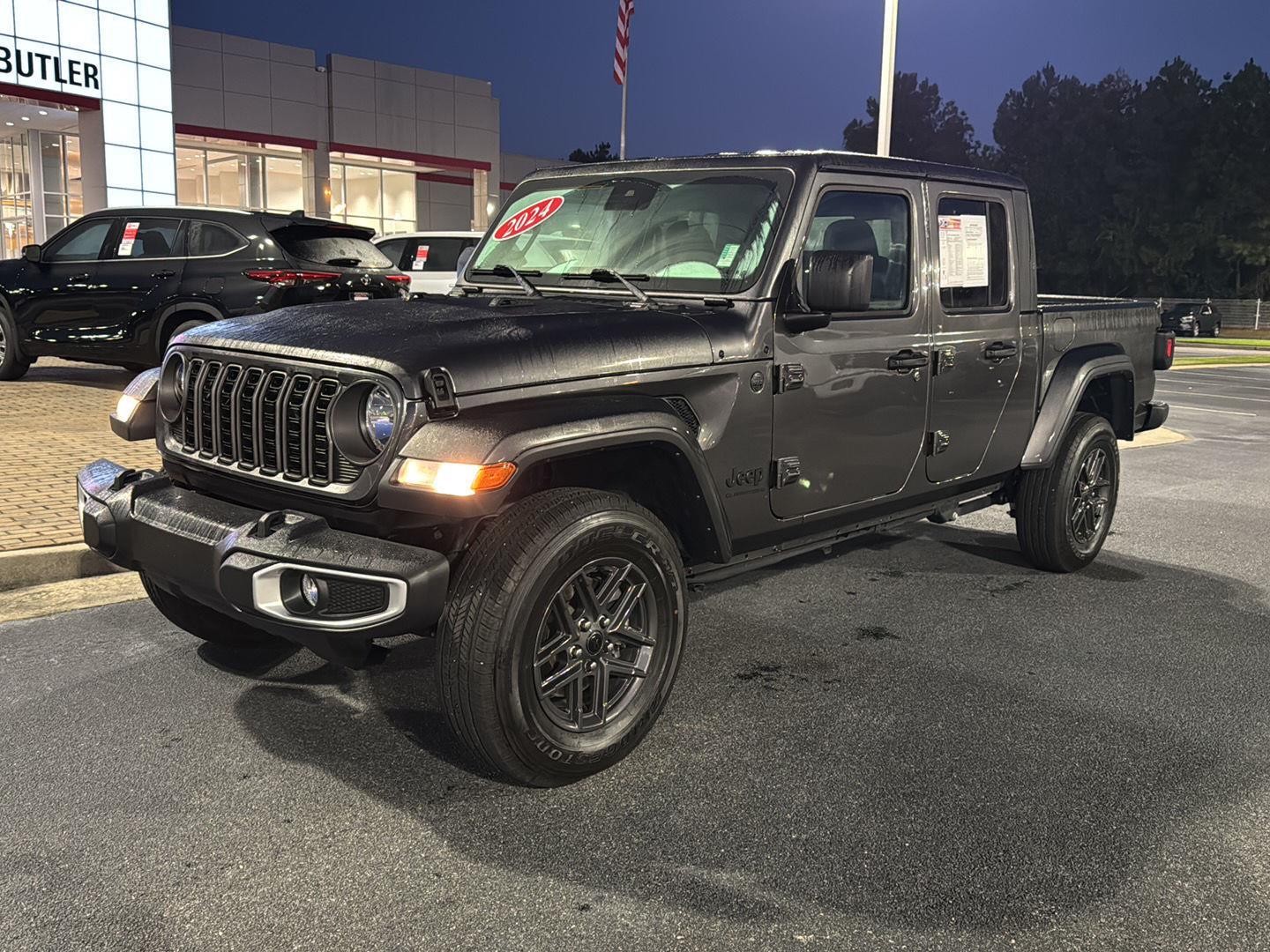 2024 Jeep Gladiator Sport S photo 2