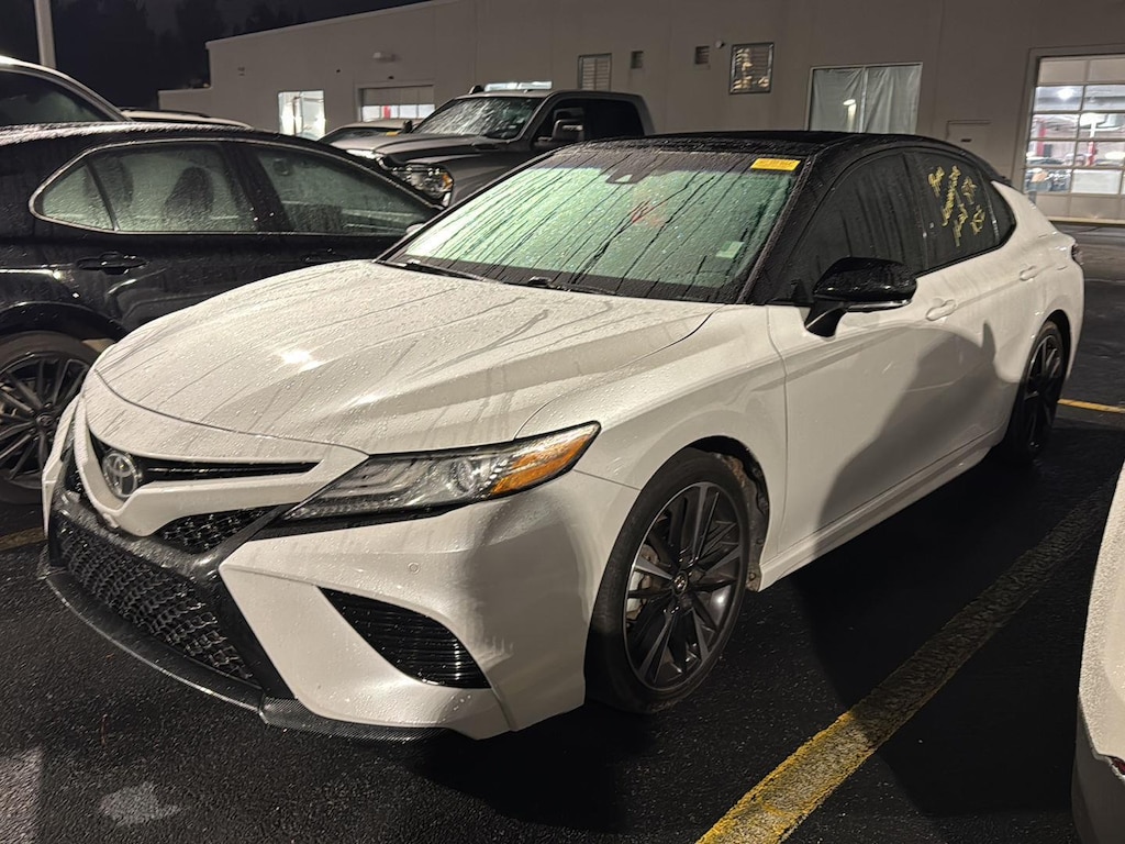 2018 Toyota Camry XSE V6 photo 2