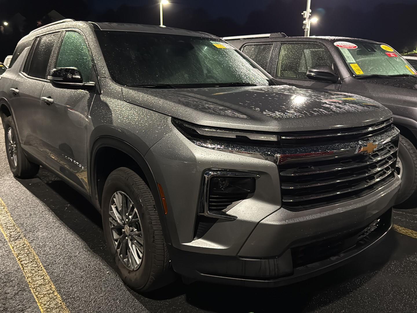 2025 Chevrolet Traverse photo 4