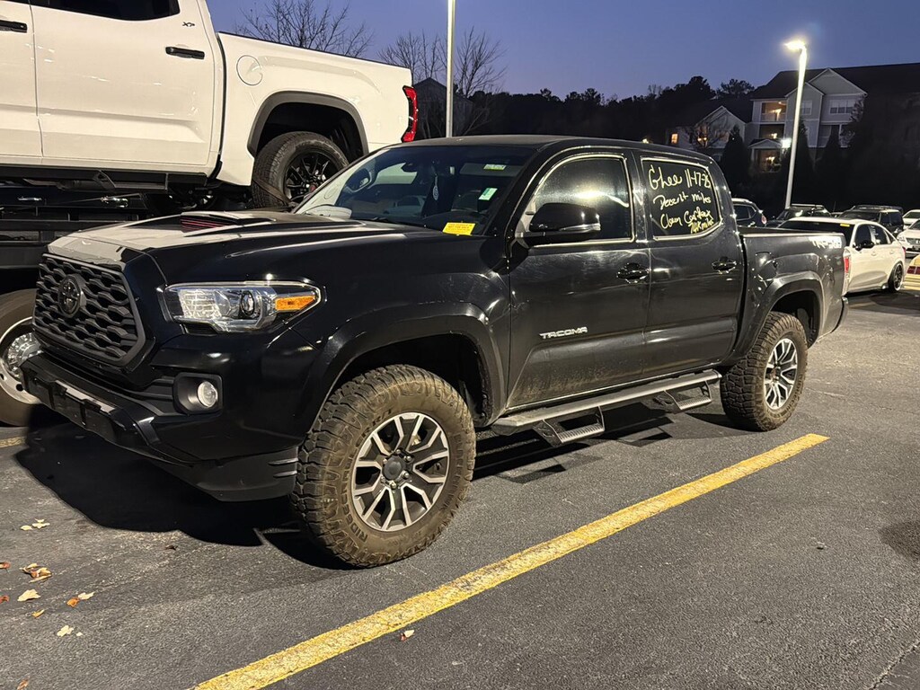 2021 Toyota Tacoma TRD Sport photo 2