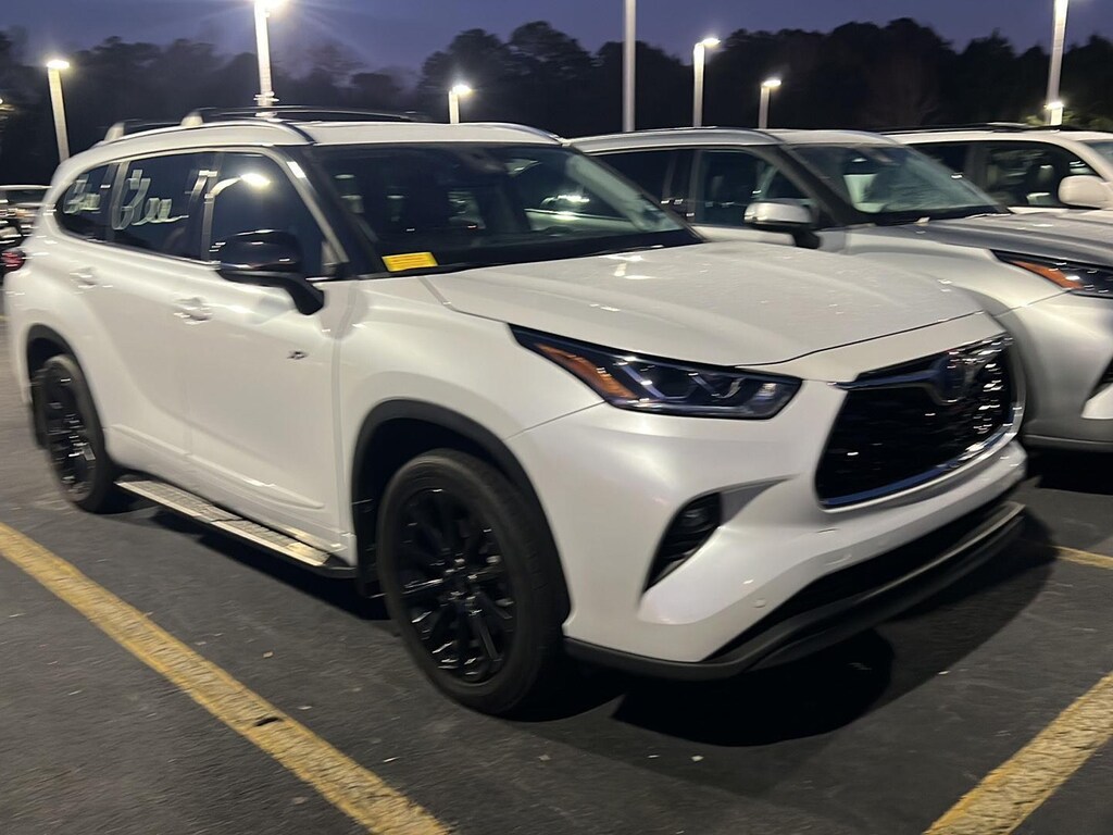 Used 2022 Toyota Highlander Hybrid Limited SUV