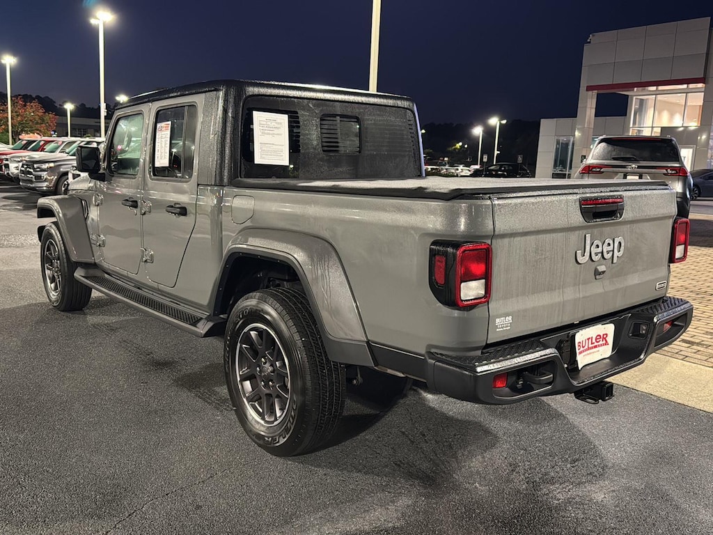Used 2022 Jeep Gladiator Overland Truck