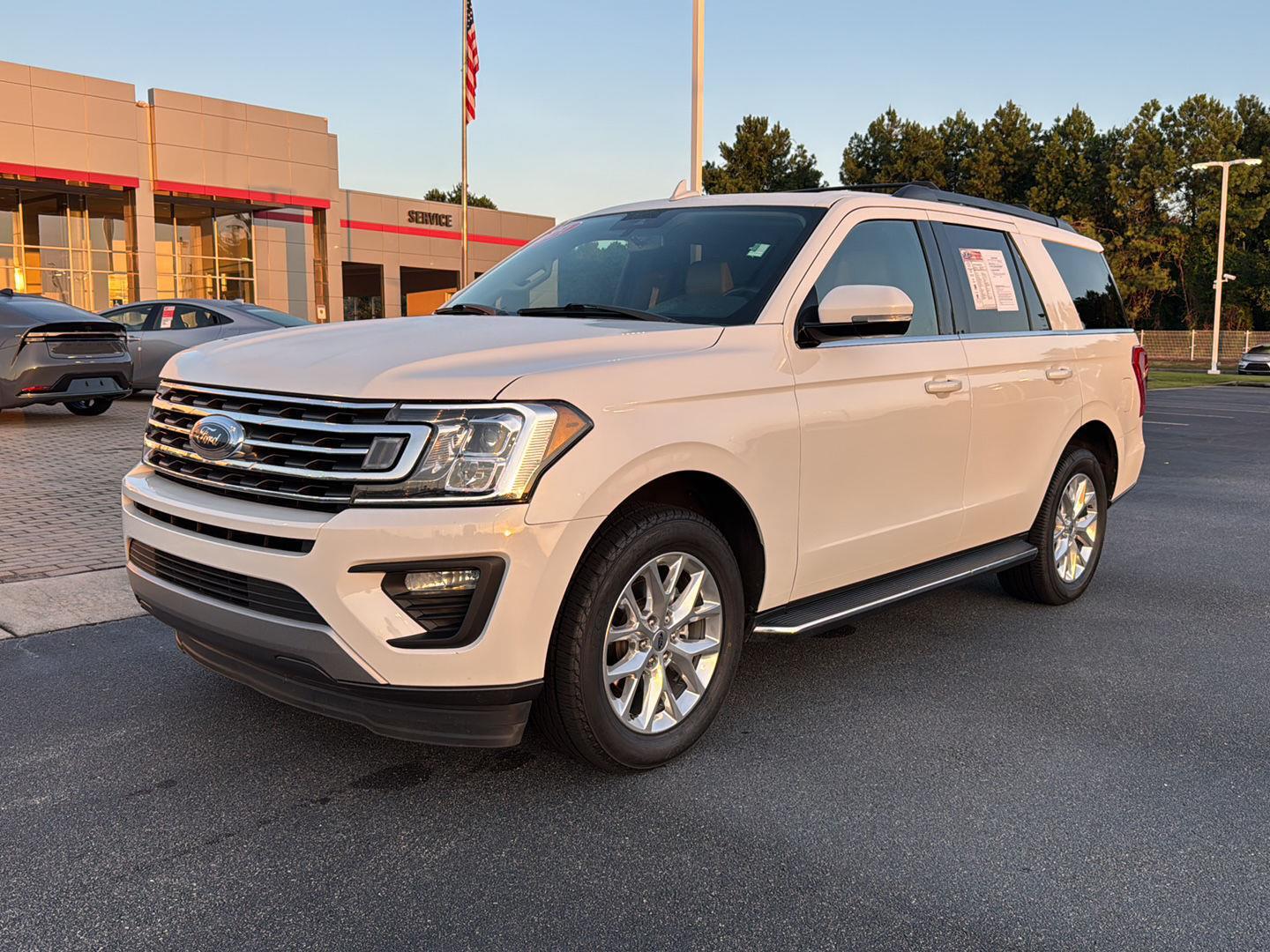 2021 Ford Expedition XLT photo 2