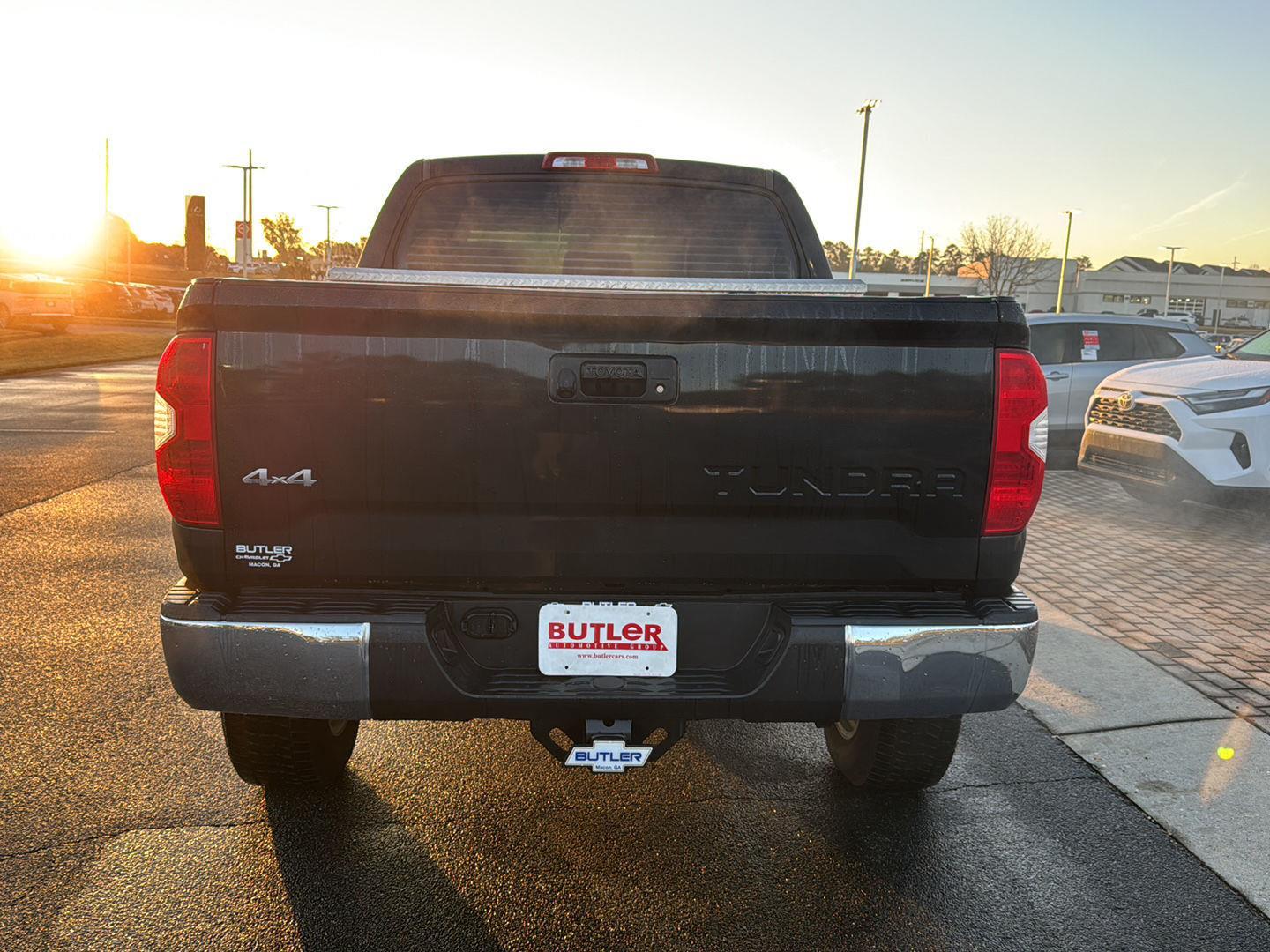 2018 Toyota Tundra SR5 CrewMax photo 4