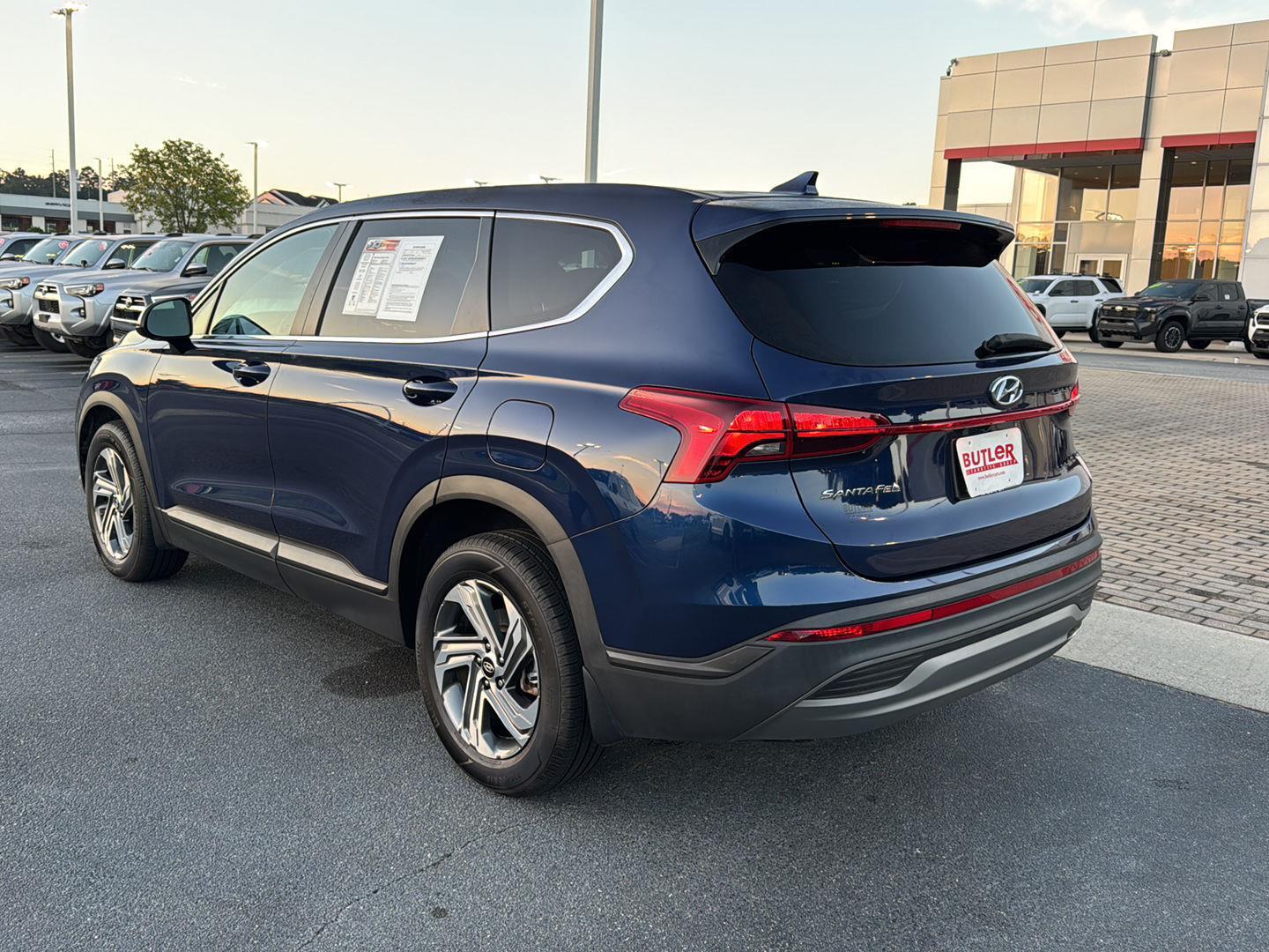 2023 Hyundai Santa Fe SE photo 3