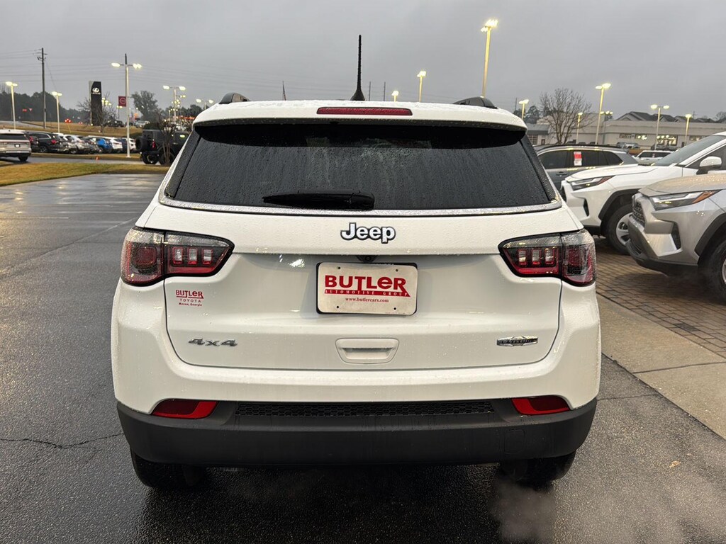 2024 Jeep Compass Latitude photo 2