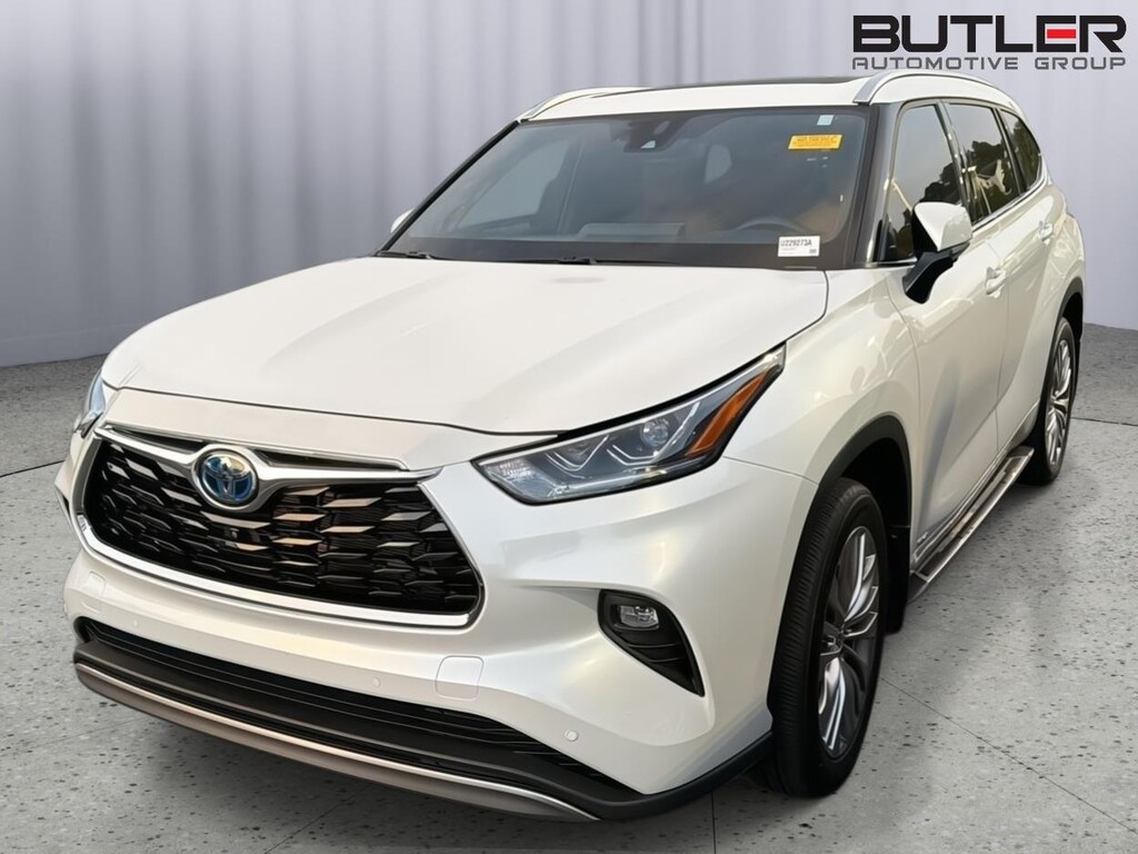 Used 2024 Toyota Highlander Hybrid Platinum SUV