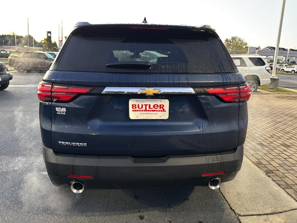 Used 2023 Chevrolet Traverse LS SUV