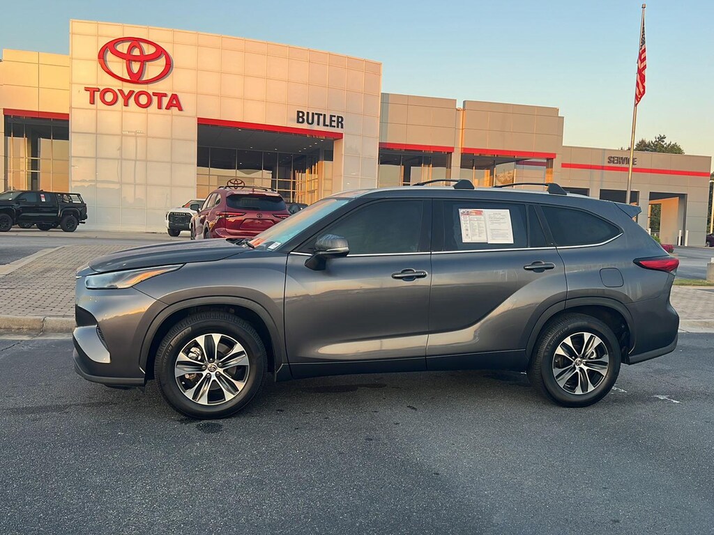Used 2022 Toyota Highlander XLE SUV