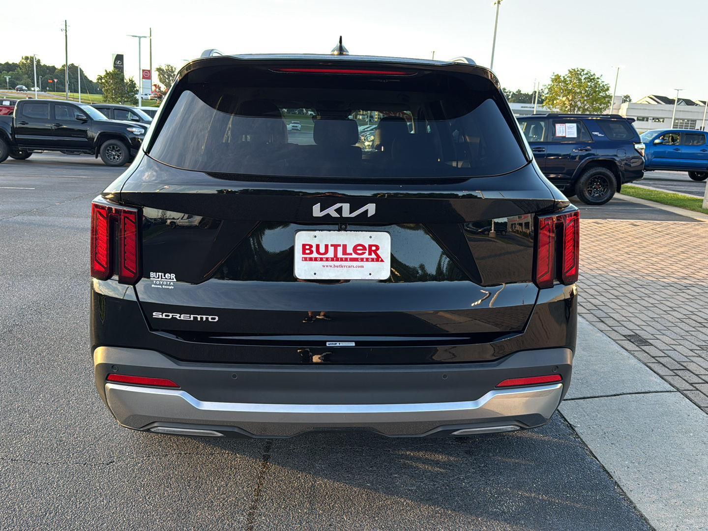 2024 Kia Sorento S photo 3