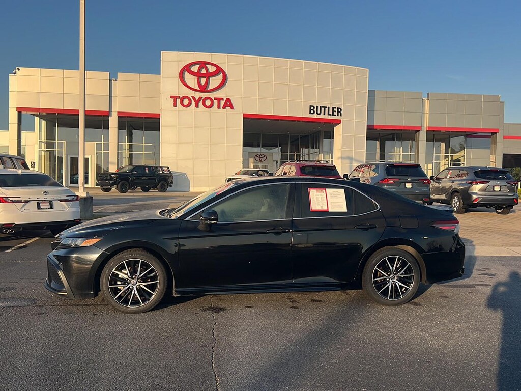 Used 2023 Toyota Camry SE Sedan