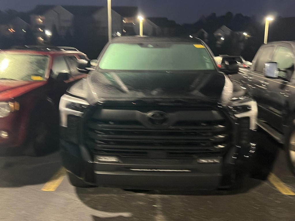 2023 Toyota Tundra SR5 CrewMax photo 4