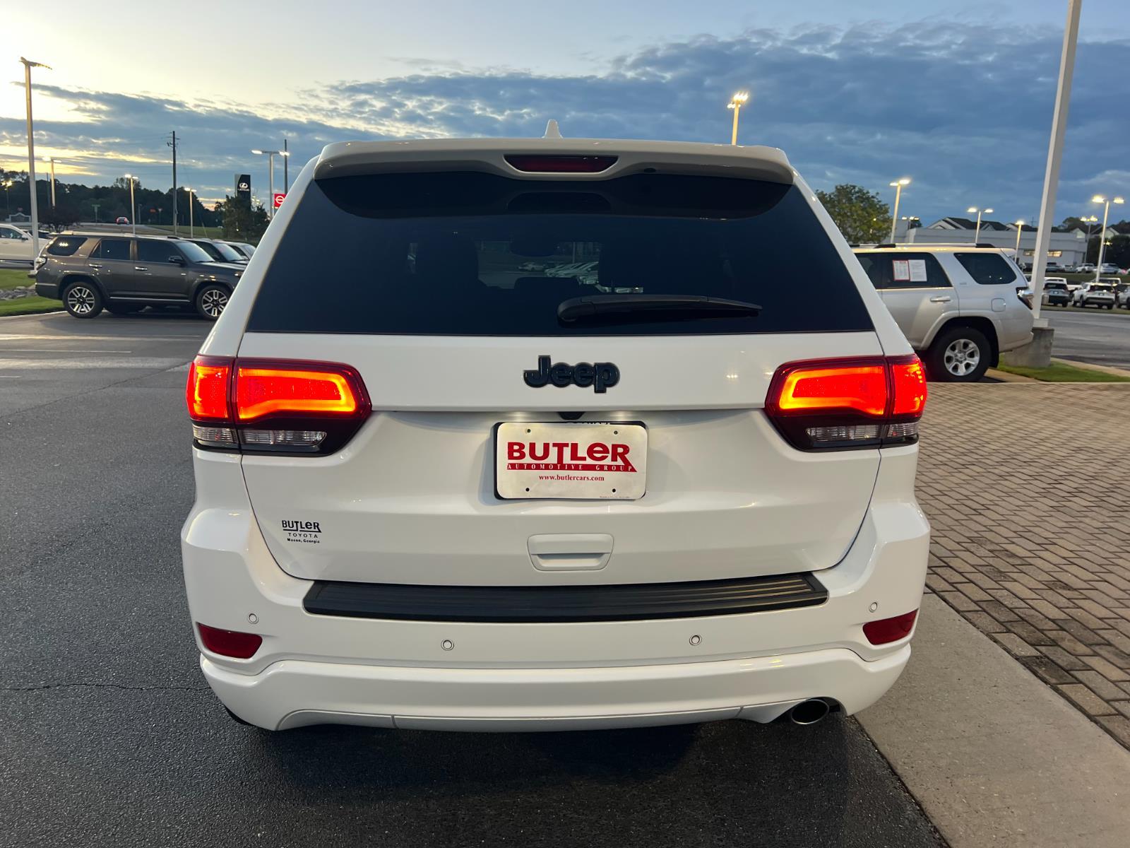 2021 Jeep Grand Cherokee Laredo X photo 3