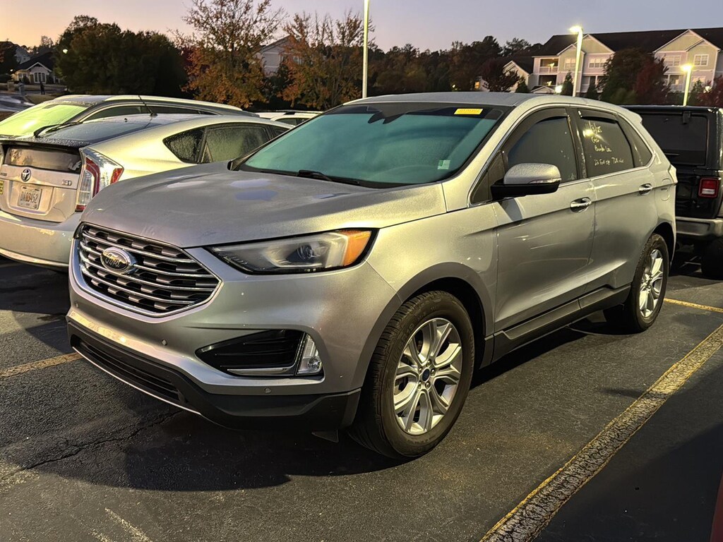 2022 Ford Edge Titanium photo 2