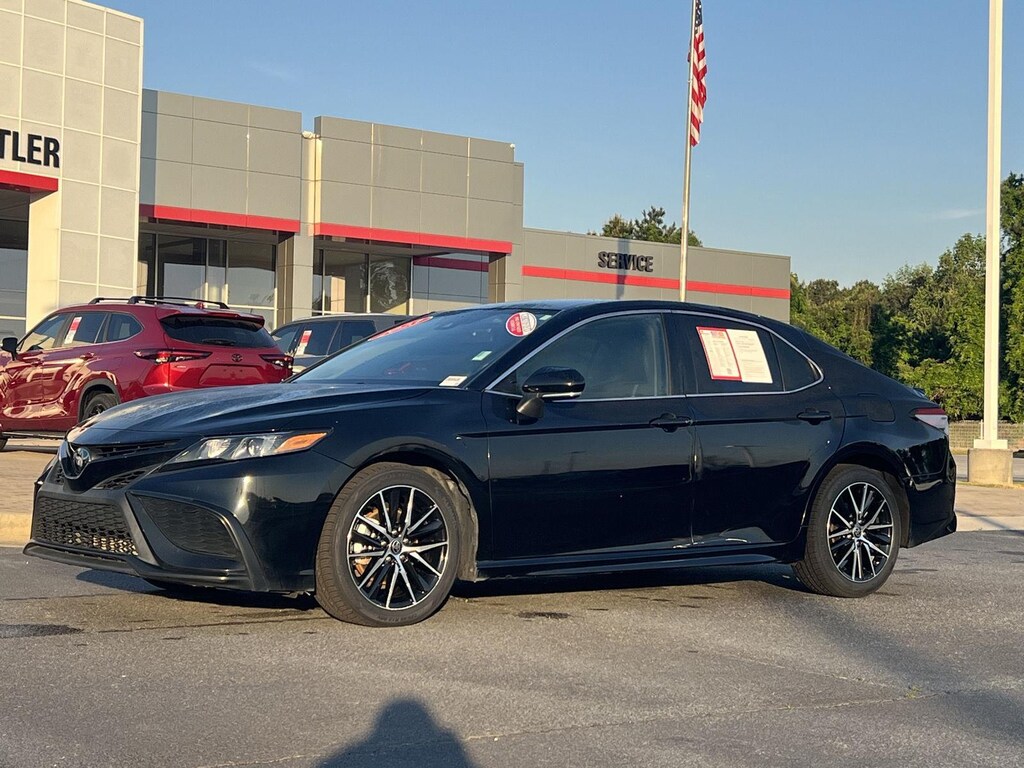 Used 2023 Toyota Camry SE Sedan