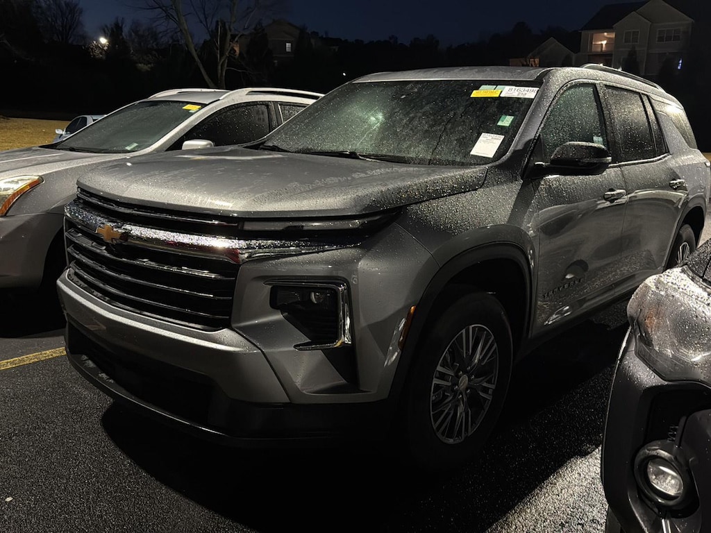 2025 Chevrolet Traverse photo 2