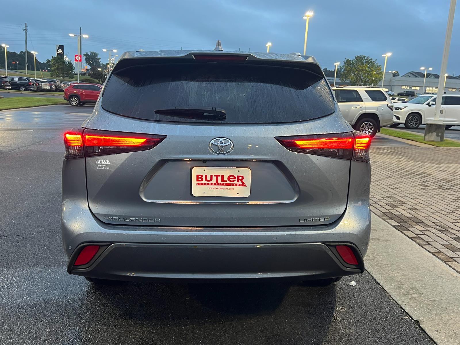 2023 Toyota Highlander Limited photo 3