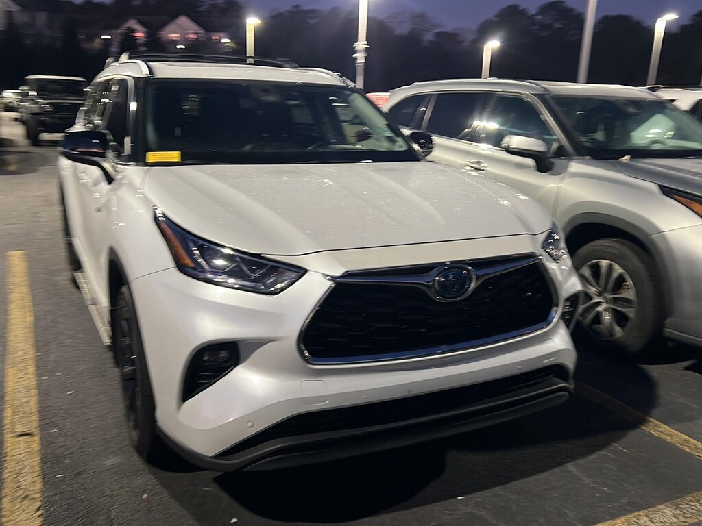 Used 2022 Toyota Highlander Hybrid Limited SUV