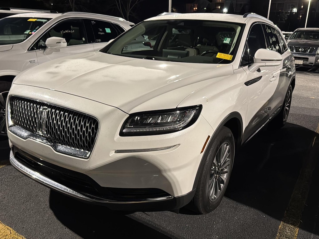 2022 Lincoln Nautilus Standard photo 2