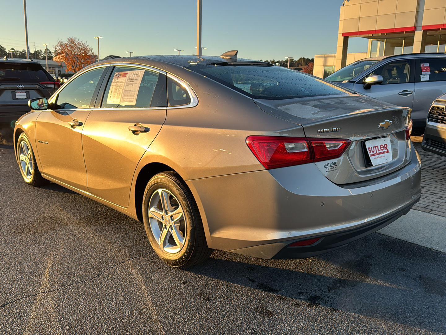 2024 Chevrolet Malibu 1LT photo 2