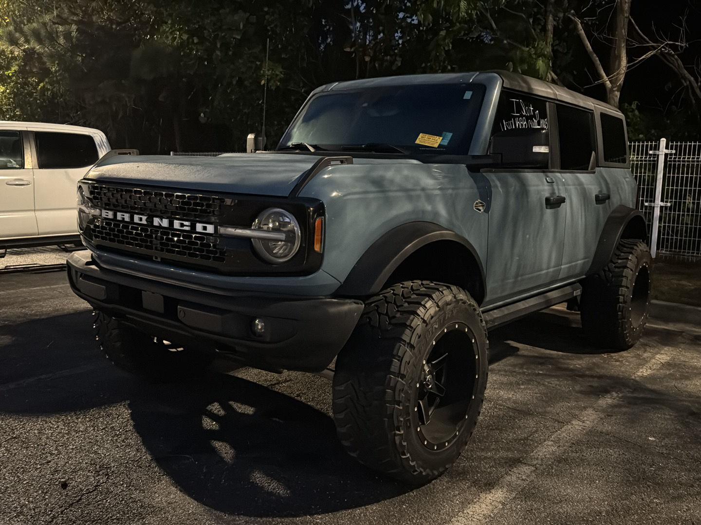 2022 Ford Bronco Badlands photo 2
