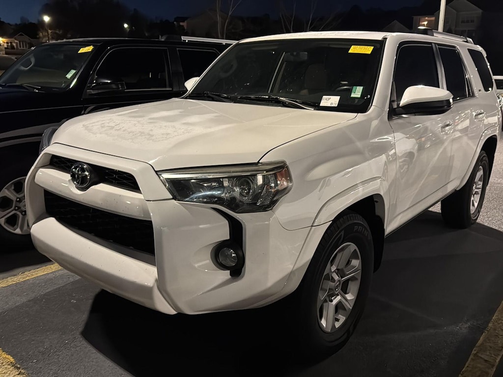 2019 Toyota 4Runner SR5 photo 2