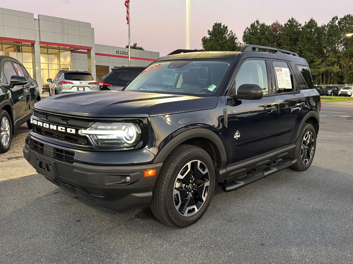 2022 Ford Bronco Sport Outer Banks photo 2