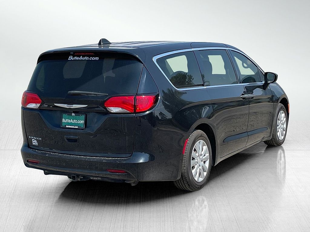 2020 Chrysler Voyager L photo 3