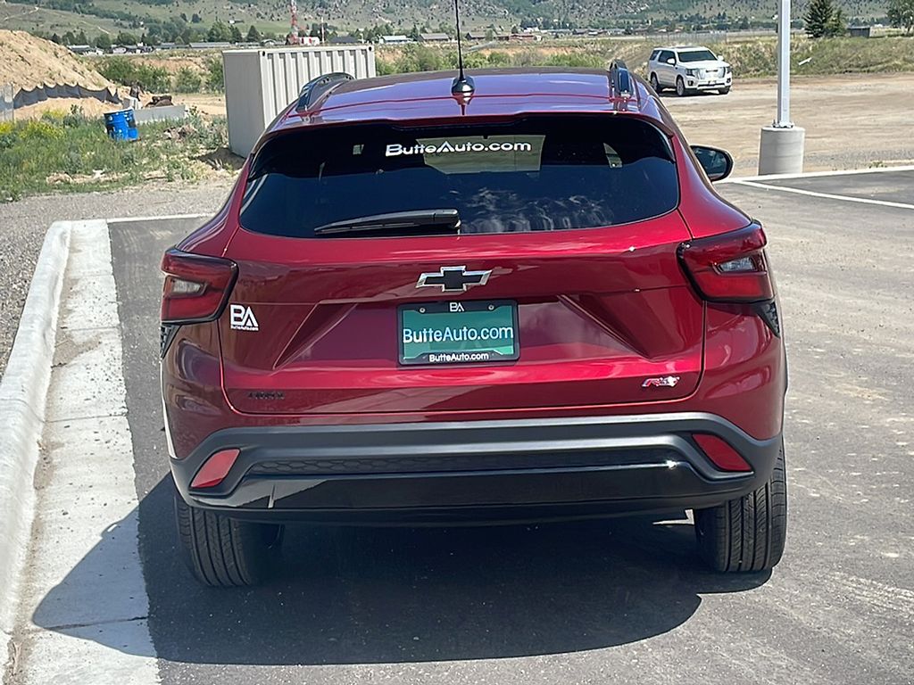 2025 Chevrolet Trax photo 3