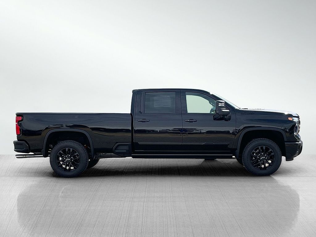 2025 Chevrolet Silverado 2500HD High Country photo 2