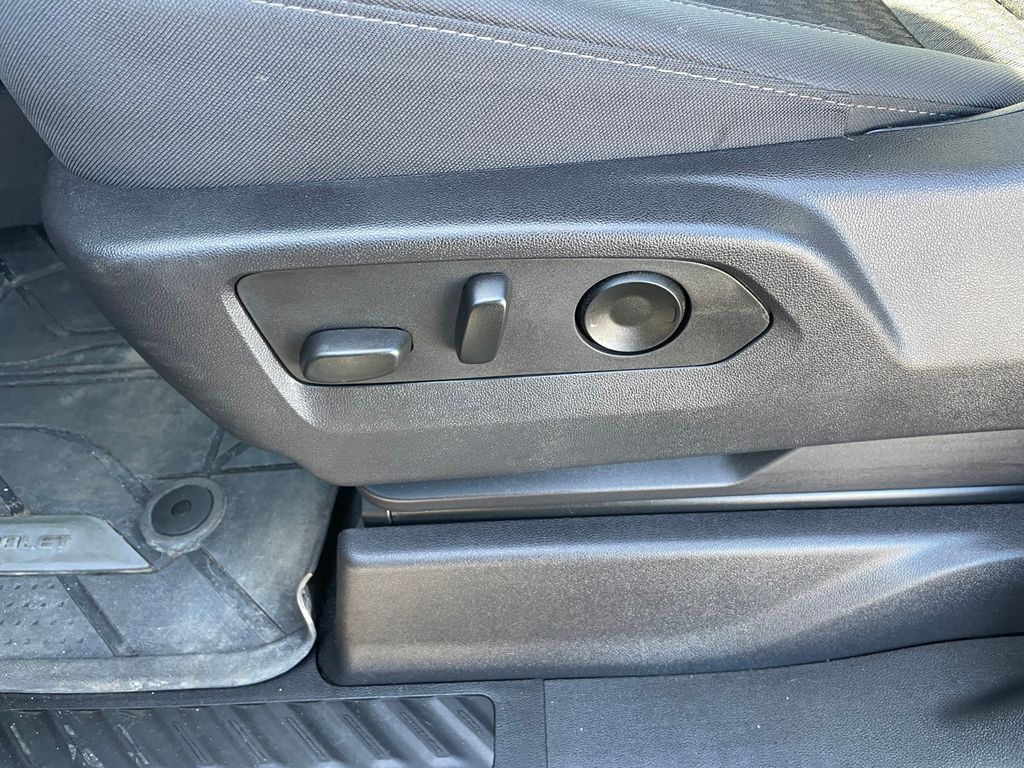 2024 Chevrolet Silverado 1500 Custom - Photo 17