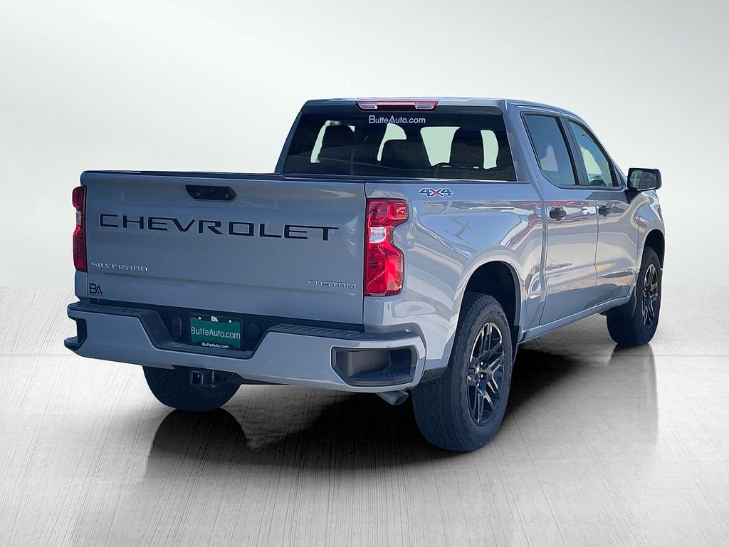 2025 Chevrolet Silverado 1500 Custom photo 3