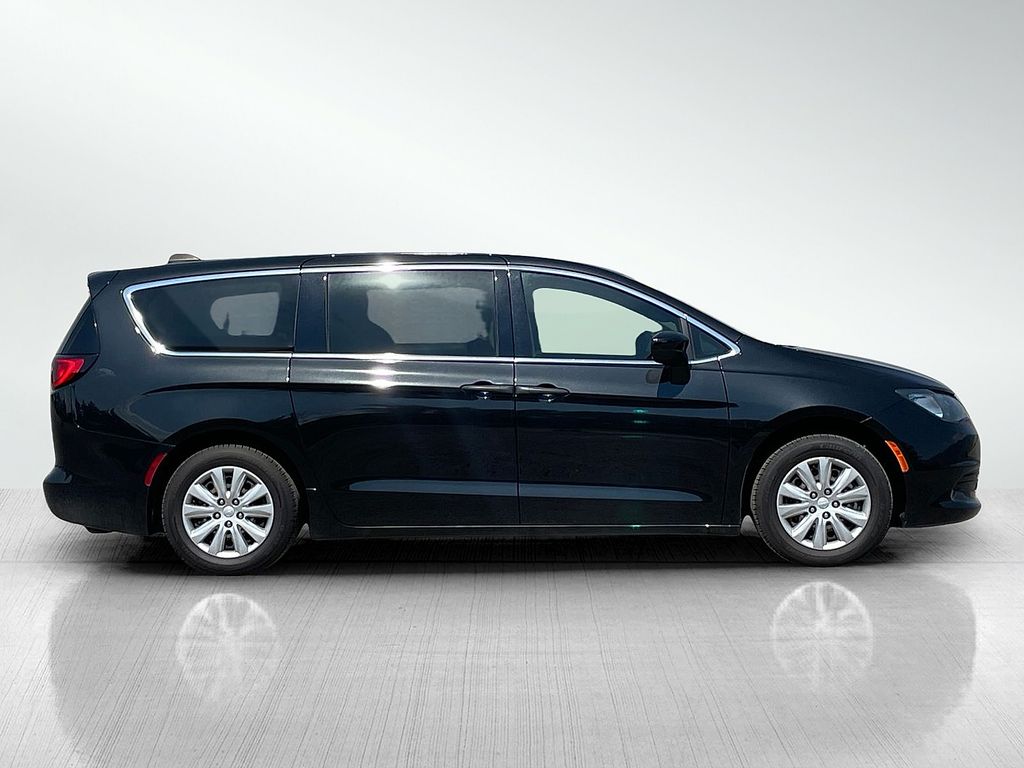 2020 Chrysler Voyager L photo 2