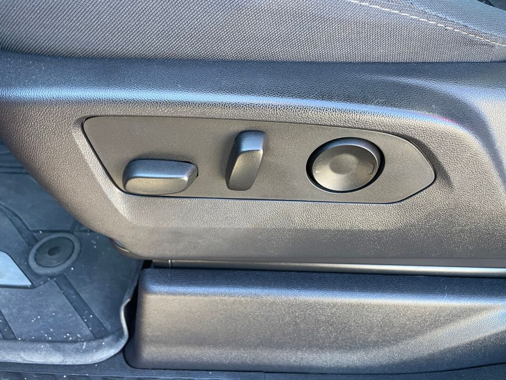 2024 Chevrolet Silverado 1500 Custom - Photo 17