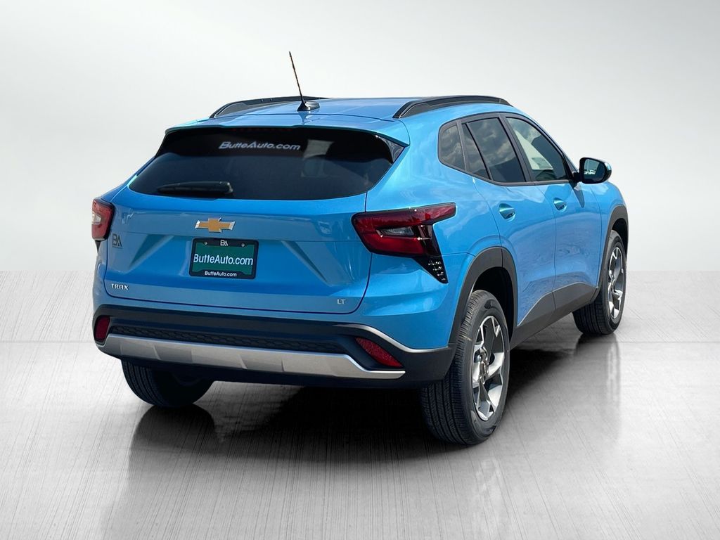 2025 Chevrolet Trax LT photo 3