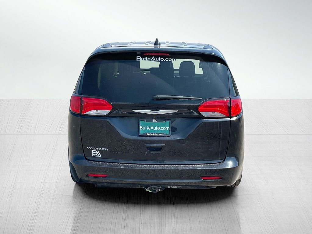 2020 Chrysler Voyager L photo 4