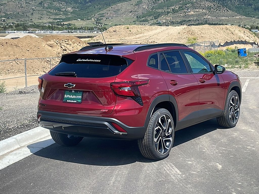 2025 Chevrolet Trax photo 2