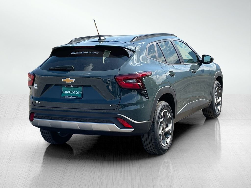 2025 Chevrolet Trax LT photo 2